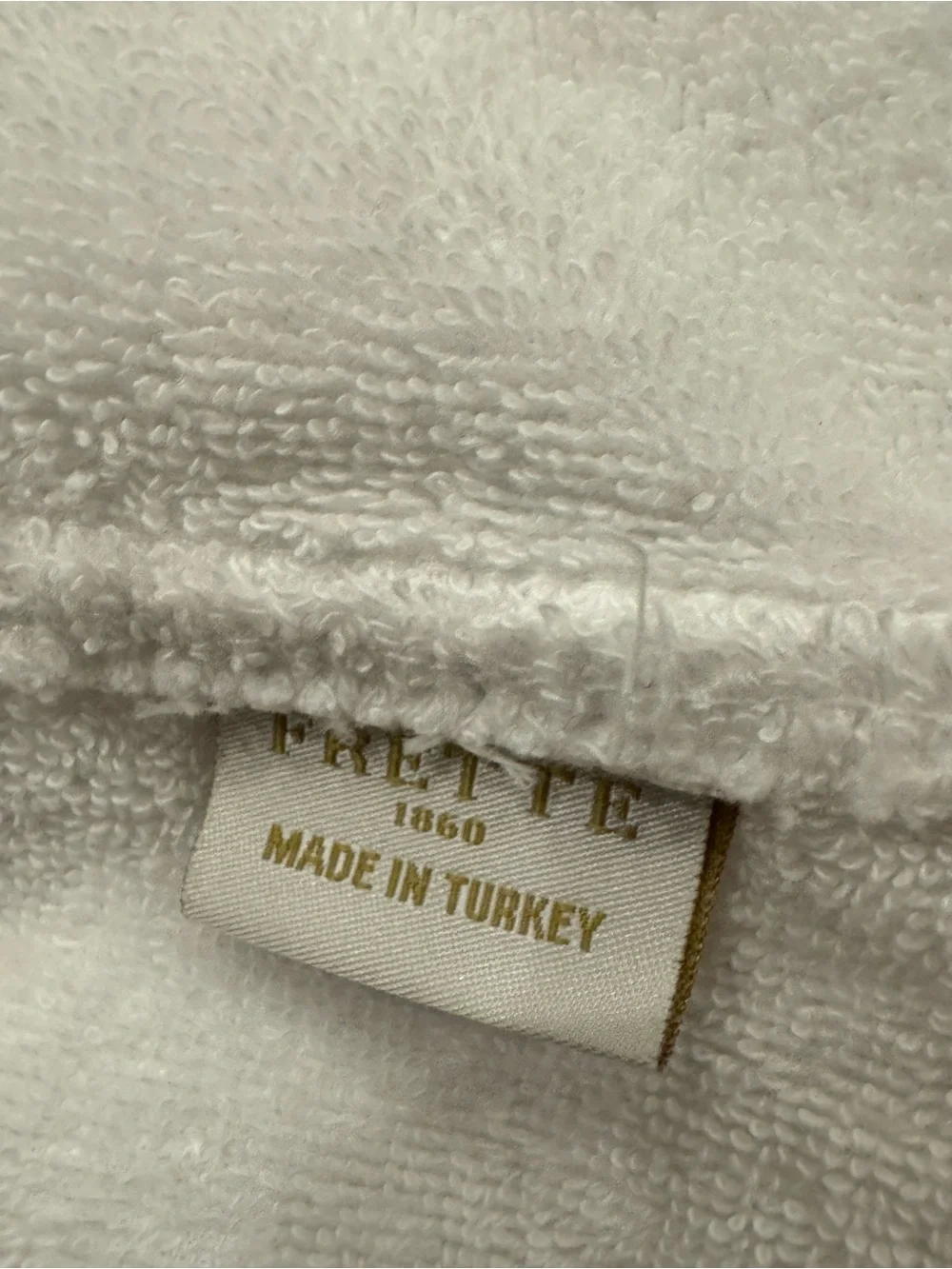 Frette White French Terri Plush Shawl-Collar Bath Robe with Belt never worn